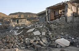  یاری و کمک به مردم مناطق زلزله زده استان آذربایجان شرقی